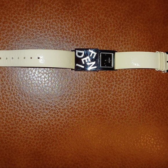 Fendi 5500L Dual Face Watch - Picture 2 of 9